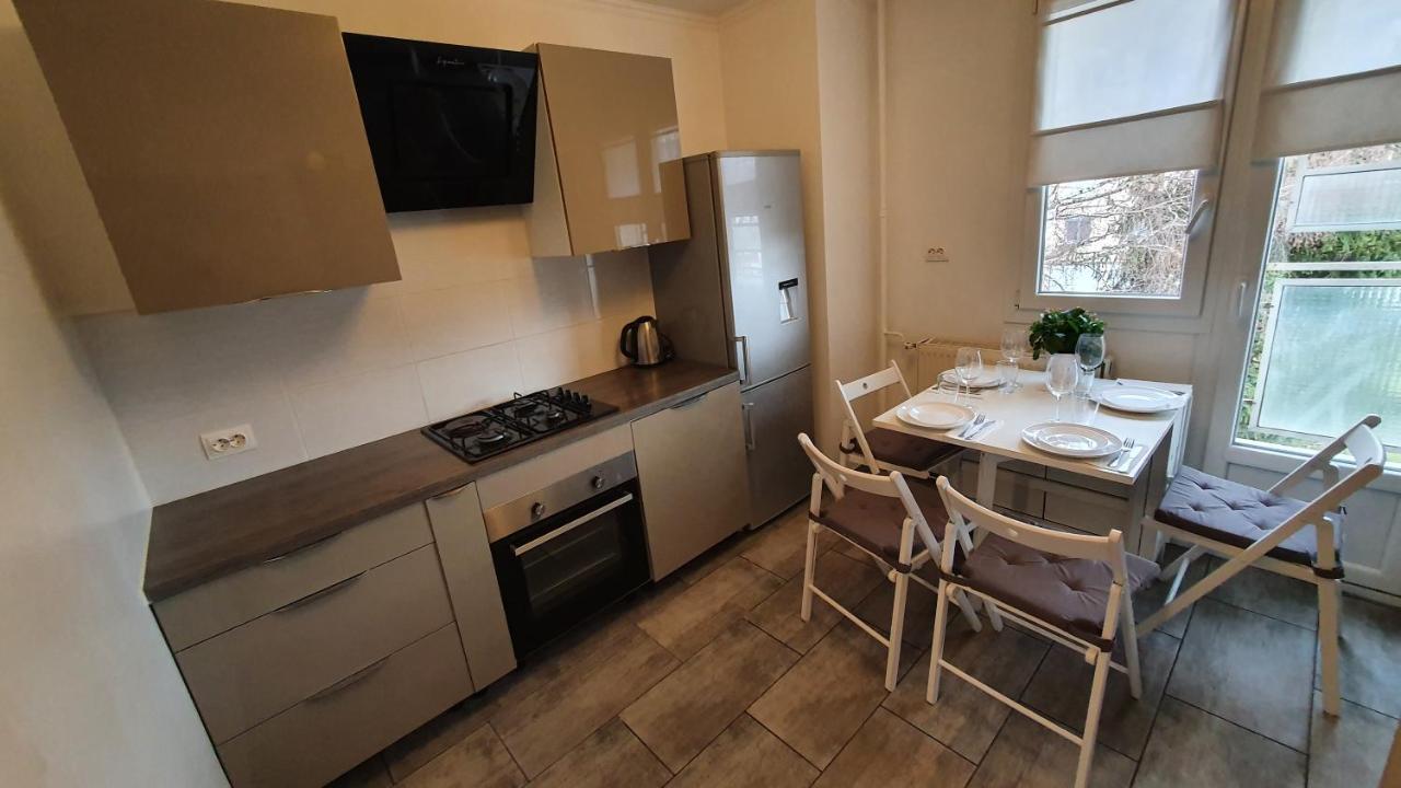 Appartement Avec Parking Gratuit Proche De Village De Marque Bourgoin-Jallieu Exterior photo