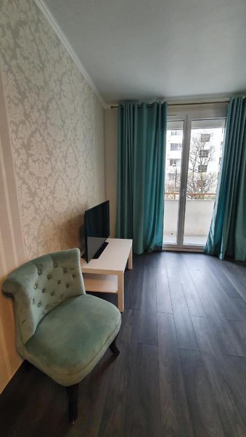 Appartement Avec Parking Gratuit Proche De Village De Marque Bourgoin-Jallieu Exterior photo